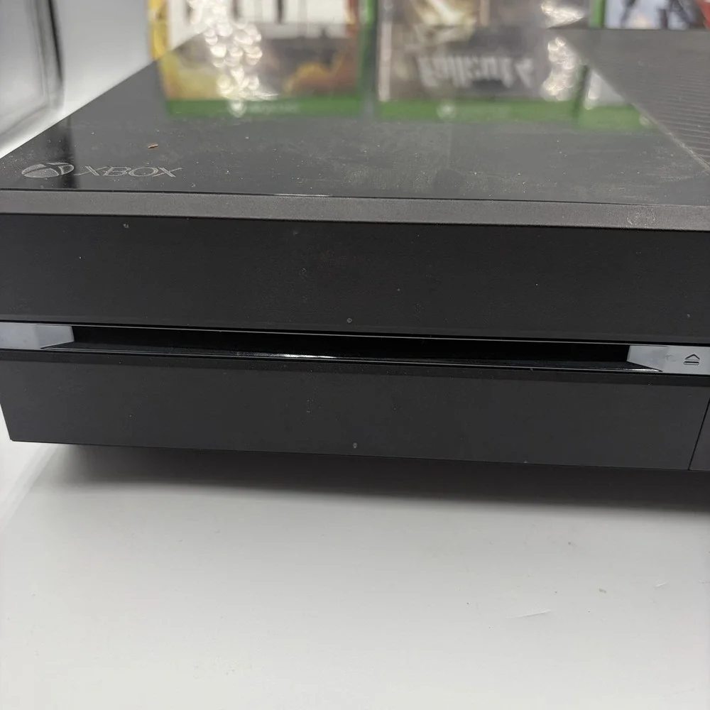 Microsoft Xbox One Model 1540 Console Bundle 500 GB, Controller, Headset 3 Games